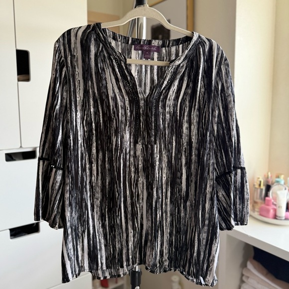 Gloria Vanderbilt Women's Spring Nova Flutter Sleeve Blouse Size XL - Picture 4 of 6